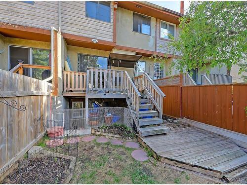 111 Woodvale Bay Sw, Calgary, AB - Outdoor With Exterior