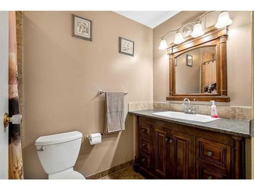 12 Penswood Place Se, Calgary, AB - Indoor Photo Showing Bathroom