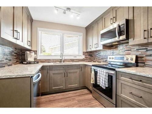 12 Penswood Place Se, Calgary, AB - Indoor Photo Showing Kitchen With Upgraded Kitchen