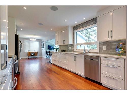 916 Mapleglade Drive Se, Calgary, AB - Indoor Photo Showing Kitchen With Stainless Steel Kitchen With Upgraded Kitchen