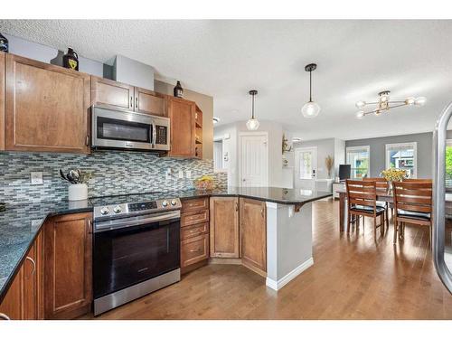 1173 New Brighton Park Se, Calgary, AB - Indoor Photo Showing Kitchen With Upgraded Kitchen