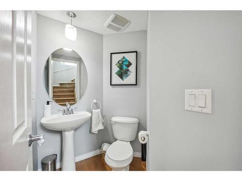 1173 New Brighton Park Se, Calgary, AB - Indoor Photo Showing Bathroom