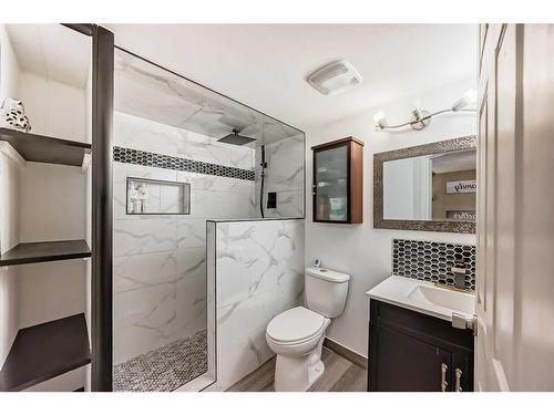 18 Martinridge Road Ne, Calgary, AB - Indoor Photo Showing Bathroom