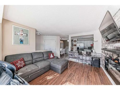 18 Martinridge Road Ne, Calgary, AB - Indoor Photo Showing Living Room