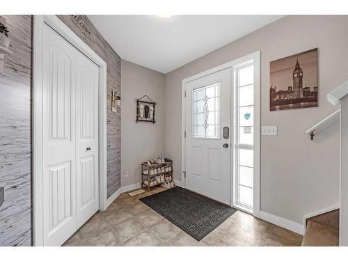 87 Bridlecrest Street Sw, Calgary, AB - Indoor Photo Showing Other Room