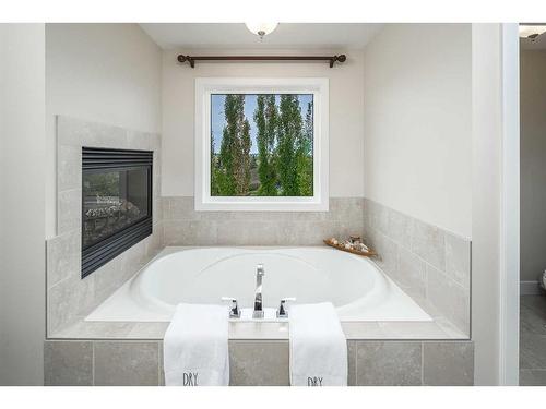 413 Silverado Ranch Manor Sw, Calgary, AB - Indoor Photo Showing Bathroom