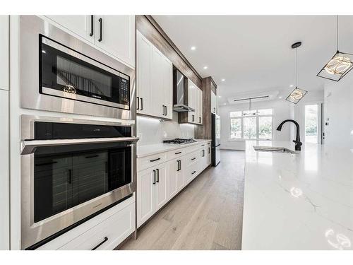 2224 Halifax Crescent Nw, Calgary, AB - Indoor Photo Showing Kitchen With Upgraded Kitchen