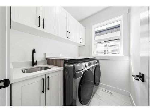 2224 Halifax Crescent Nw, Calgary, AB - Indoor Photo Showing Laundry Room