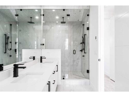 2224 Halifax Crescent Nw, Calgary, AB - Indoor Photo Showing Bathroom