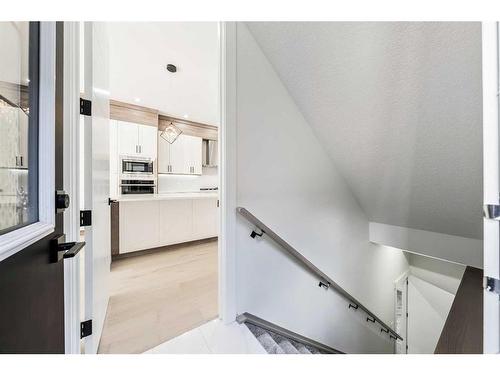 2224 Halifax Crescent Nw, Calgary, AB - Indoor Photo Showing Kitchen