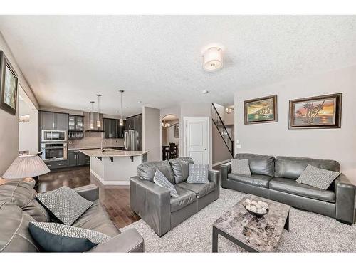 18 Rockford Road Nw, Calgary, AB - Indoor Photo Showing Living Room