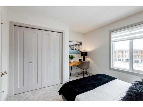 75 Greenbriar Place Nw, Calgary, AB - Indoor Photo Showing Bedroom