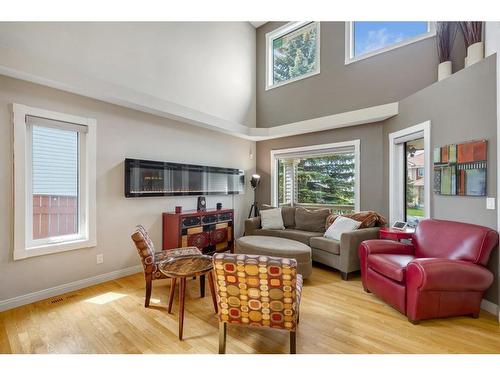 197 Edgevalley Close Nw, Calgary, AB - Indoor Photo Showing Living Room
