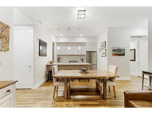 403-3375 15 Street Sw, Calgary, AB - Indoor Photo Showing Dining Room