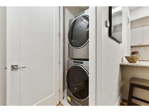 403-3375 15 Street Sw, Calgary, AB - Indoor Photo Showing Laundry Room