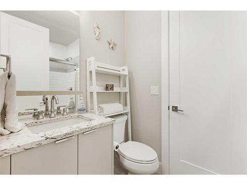 403-3375 15 Street Sw, Calgary, AB - Indoor Photo Showing Bathroom