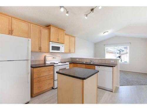 435 Evermeadow Road Sw, Calgary, AB - Indoor Photo Showing Kitchen