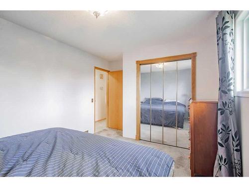 162 Dovercliffe Close Se, Calgary, AB - Indoor Photo Showing Bedroom