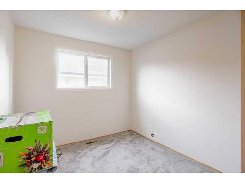 162 Dovercliffe Close Se, Calgary, AB - Indoor Photo Showing Other Room