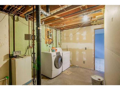 162 Dovercliffe Close Se, Calgary, AB - Indoor Photo Showing Laundry Room