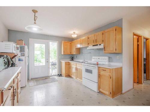 162 Dovercliffe Close Se, Calgary, AB - Indoor Photo Showing Kitchen