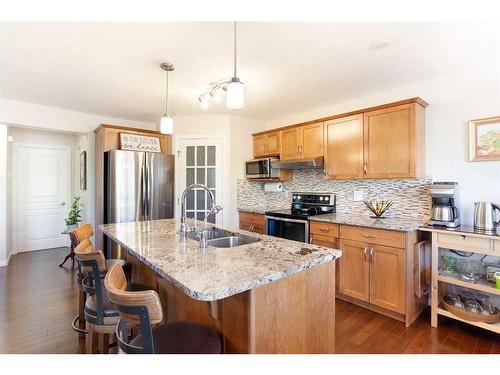 157 Sherwood Circle Nw, Calgary, AB - Indoor Photo Showing Kitchen With Double Sink With Upgraded Kitchen