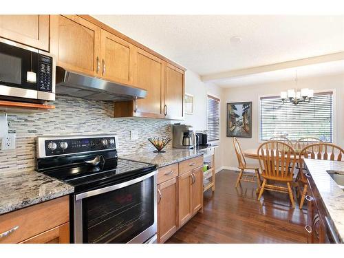 157 Sherwood Circle Nw, Calgary, AB - Indoor Photo Showing Kitchen With Upgraded Kitchen