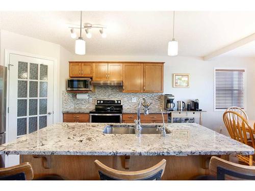 157 Sherwood Circle Nw, Calgary, AB - Indoor Photo Showing Kitchen With Double Sink With Upgraded Kitchen