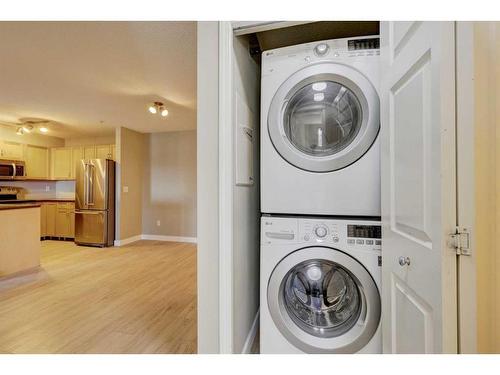 6104-70 Panamount Drive Nw, Calgary, AB - Indoor Photo Showing Laundry Room