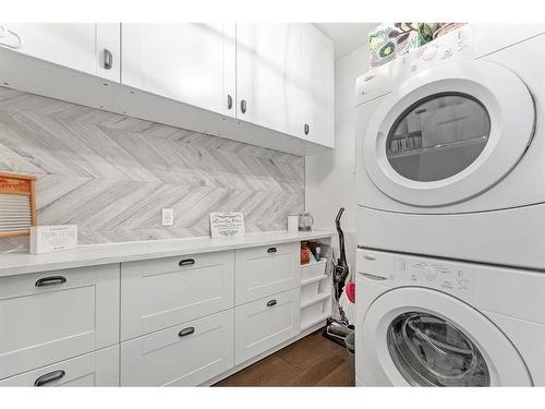 603 Auburn Bay Heights Se, Calgary, AB - Indoor Photo Showing Laundry Room