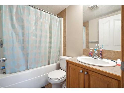 113-92 Saddletree Court Ne, Calgary, AB - Indoor Photo Showing Bathroom