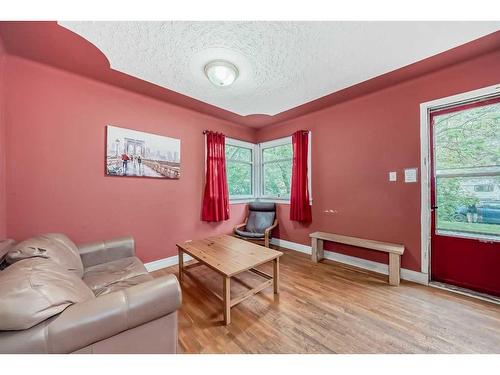 10 St Monica Avenue Se, Calgary, AB - Indoor Photo Showing Other Room