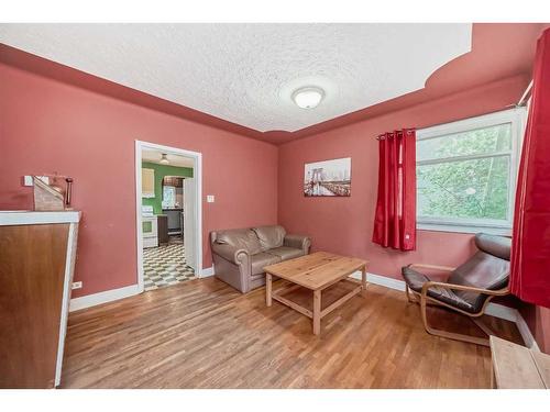 10 St Monica Avenue Se, Calgary, AB - Indoor Photo Showing Other Room