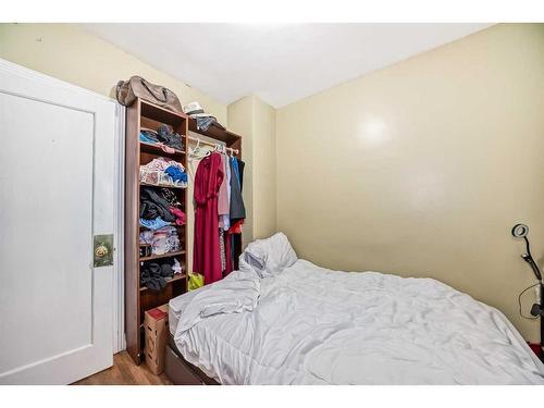 10 St Monica Avenue Se, Calgary, AB - Indoor Photo Showing Bedroom