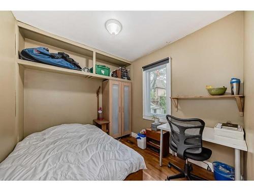 10 St Monica Avenue Se, Calgary, AB - Indoor Photo Showing Bedroom