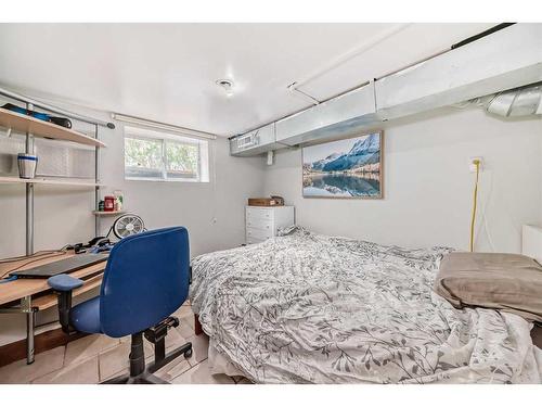 10 St Monica Avenue Se, Calgary, AB - Indoor Photo Showing Bedroom