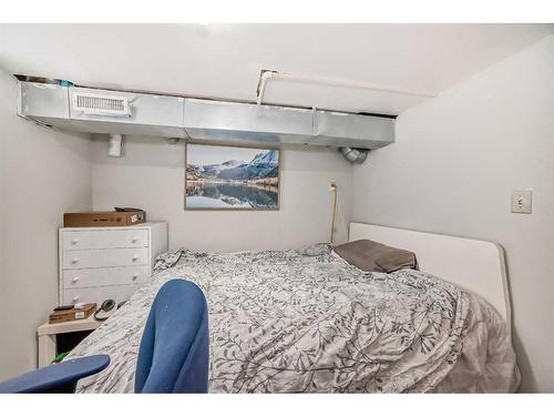 10 St Monica Avenue Se, Calgary, AB - Indoor Photo Showing Bedroom