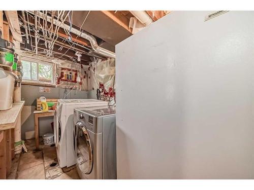 10 St Monica Avenue Se, Calgary, AB - Indoor Photo Showing Laundry Room