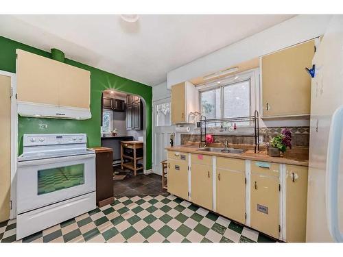 10 St Monica Avenue Se, Calgary, AB - Indoor Photo Showing Kitchen With Double Sink