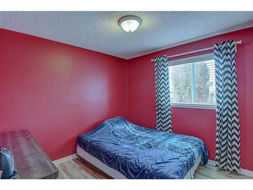 48 Chapalina Manor Se, Calgary, AB - Indoor Photo Showing Bedroom
