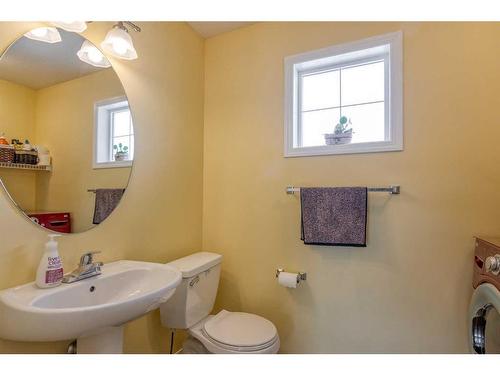 119 Hidden Creek Cove Nw, Calgary, AB - Indoor Photo Showing Bathroom