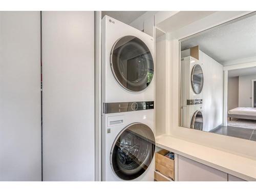 1206 Varsity Estates Road Nw, Calgary, AB - Indoor Photo Showing Laundry Room