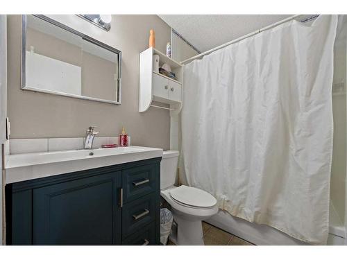 115 Deerview Court Se, Calgary, AB - Indoor Photo Showing Bathroom