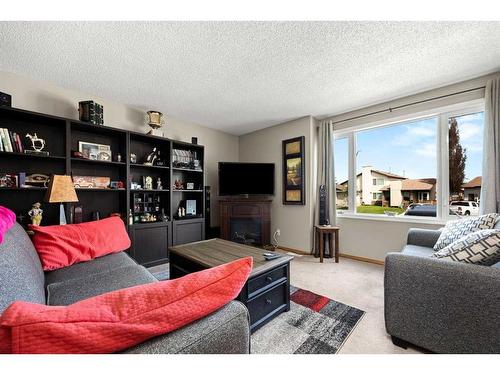 115 Deerview Court Se, Calgary, AB - Indoor Photo Showing Living Room