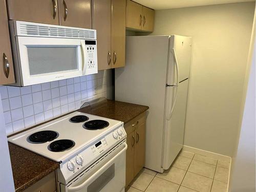 1005-1108 6 Avenue Sw, Calgary, AB - Indoor Photo Showing Kitchen