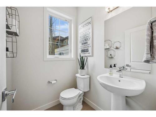 33 Sherwood Row Nw, Calgary, AB - Indoor Photo Showing Bathroom