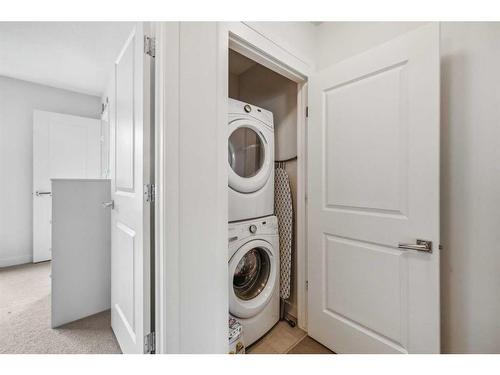 33 Sherwood Row Nw, Calgary, AB - Indoor Photo Showing Laundry Room