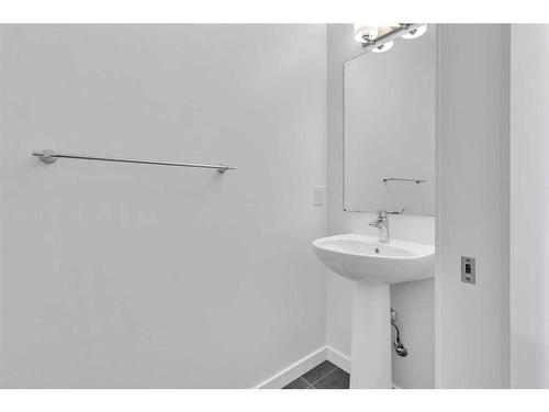 314 Auburn Crest Way Se, Calgary, AB - Indoor Photo Showing Bathroom