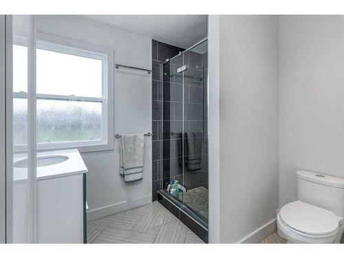 7-29327 Range Road 52, Rural Mountain View County, AB - Indoor Photo Showing Bathroom