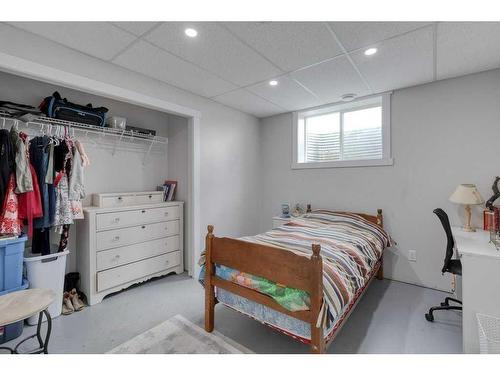 7-29327 Range Road 52, Rural Mountain View County, AB - Indoor Photo Showing Bedroom